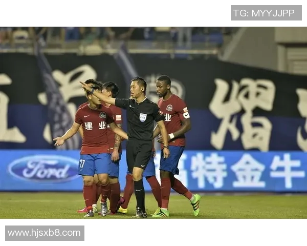 河南建业与大连人激战正酣谁能在这场对决中笑到最后